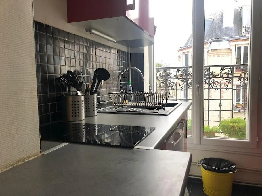 2 Pieces Lumineux Avec Balcon Filant 파리