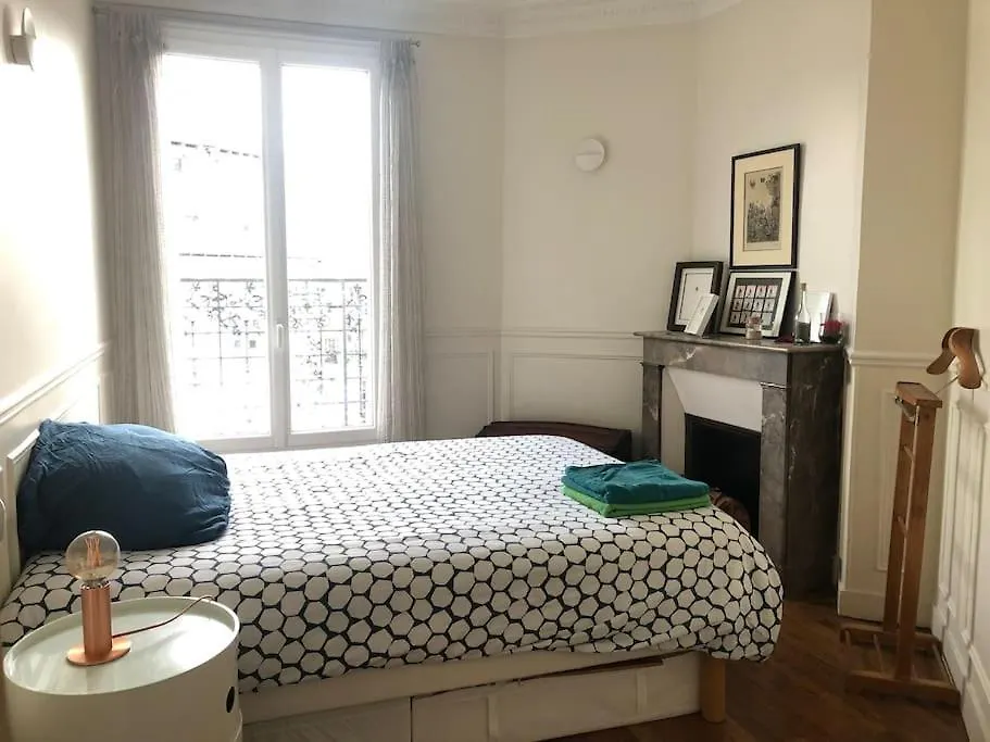 2 Pieces Lumineux Avec Balcon Filant アパート